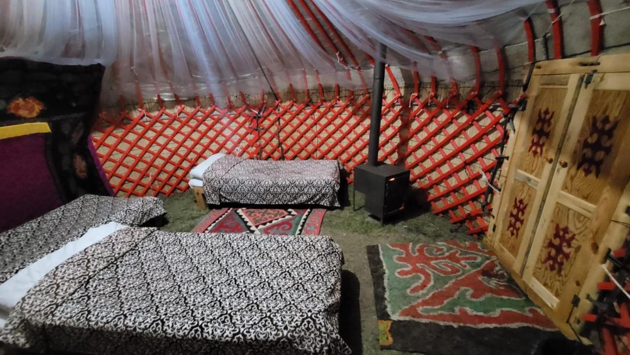 Yurt Camp Ali-Nur at Lake Song-Kol Naryn Exterior photo