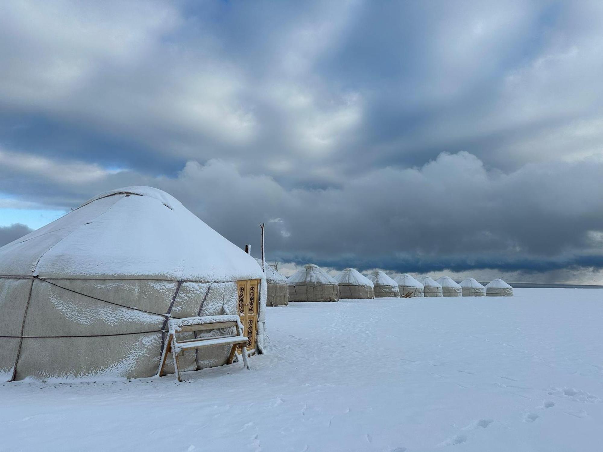 Yurt Camp Ali-Nur at Lake Song-Kol Naryn Exterior photo